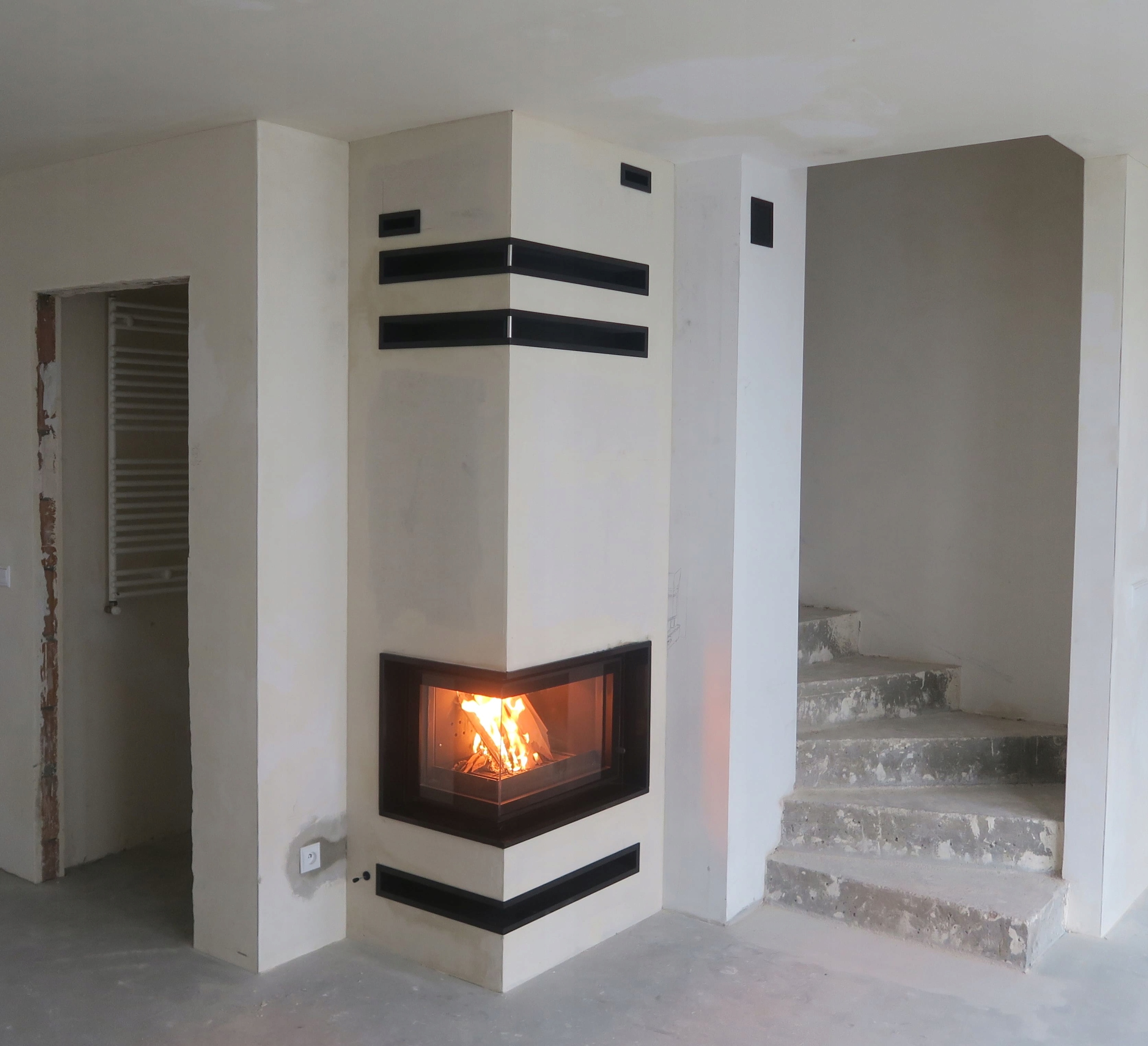 Rohový krb, liatinová vložka s montážou Varšava