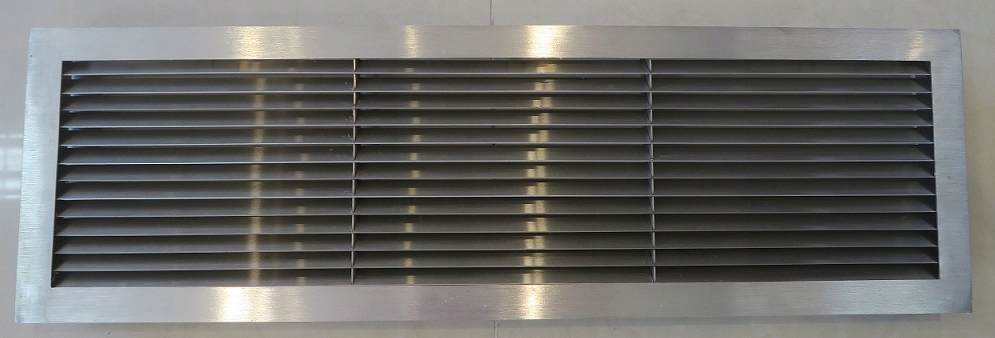 Mriežka 22 × 73 cm, uzávierka INOX z leštenej ocele