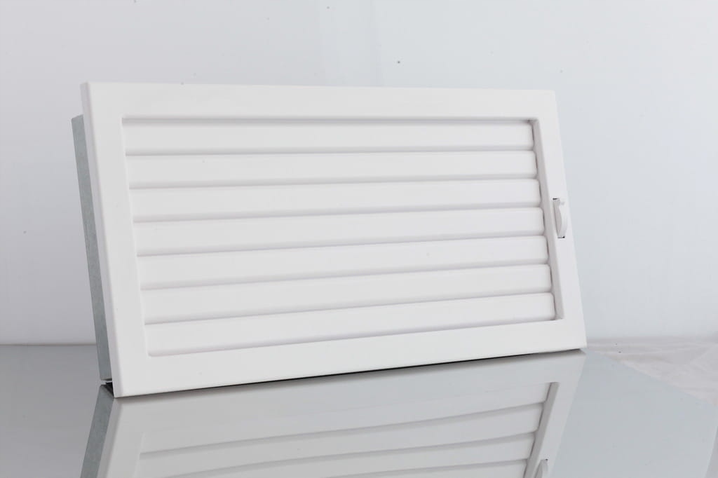 Krbový rošt 450 × 220 s pohyblivým uzáverom, biely