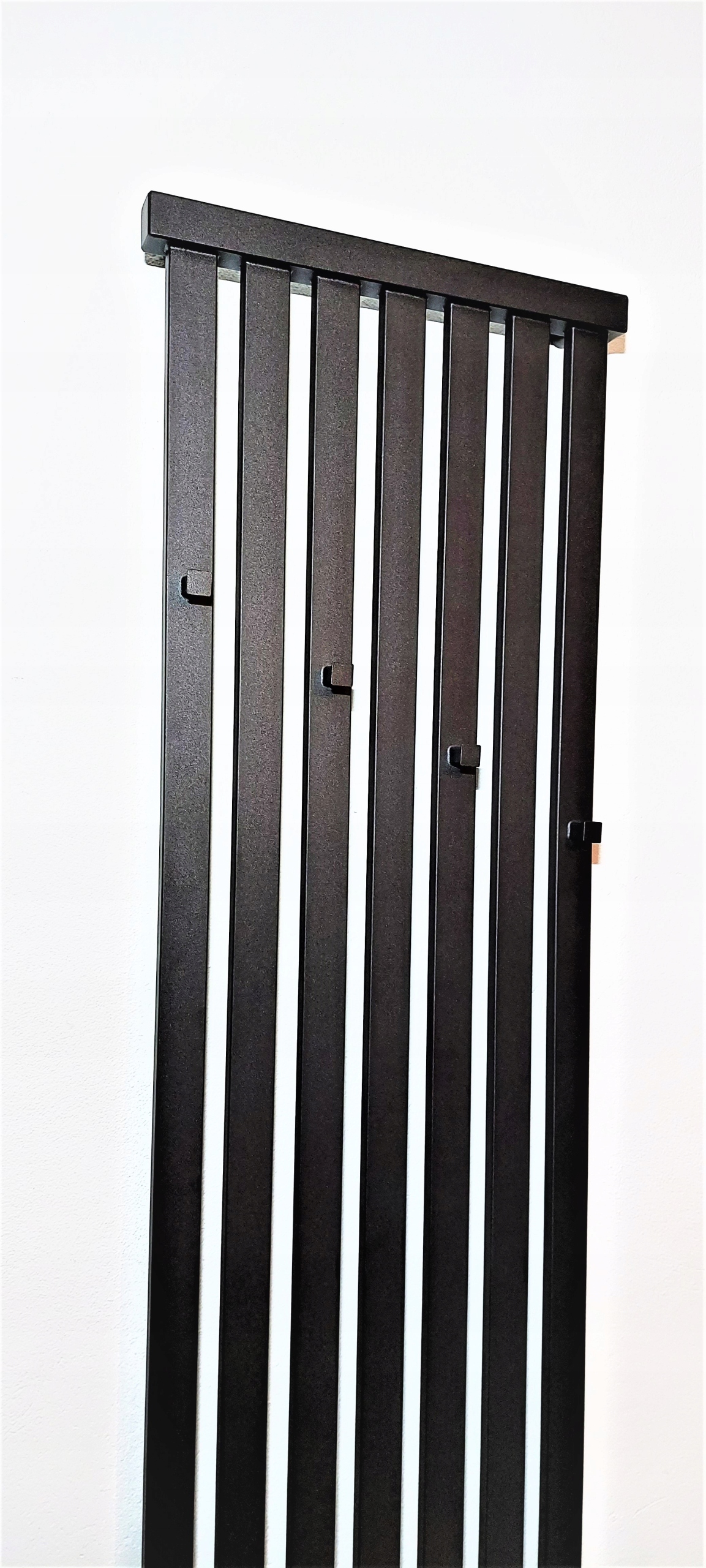 Radiátor MX HANGER 450 × 1600 50 mm čierny