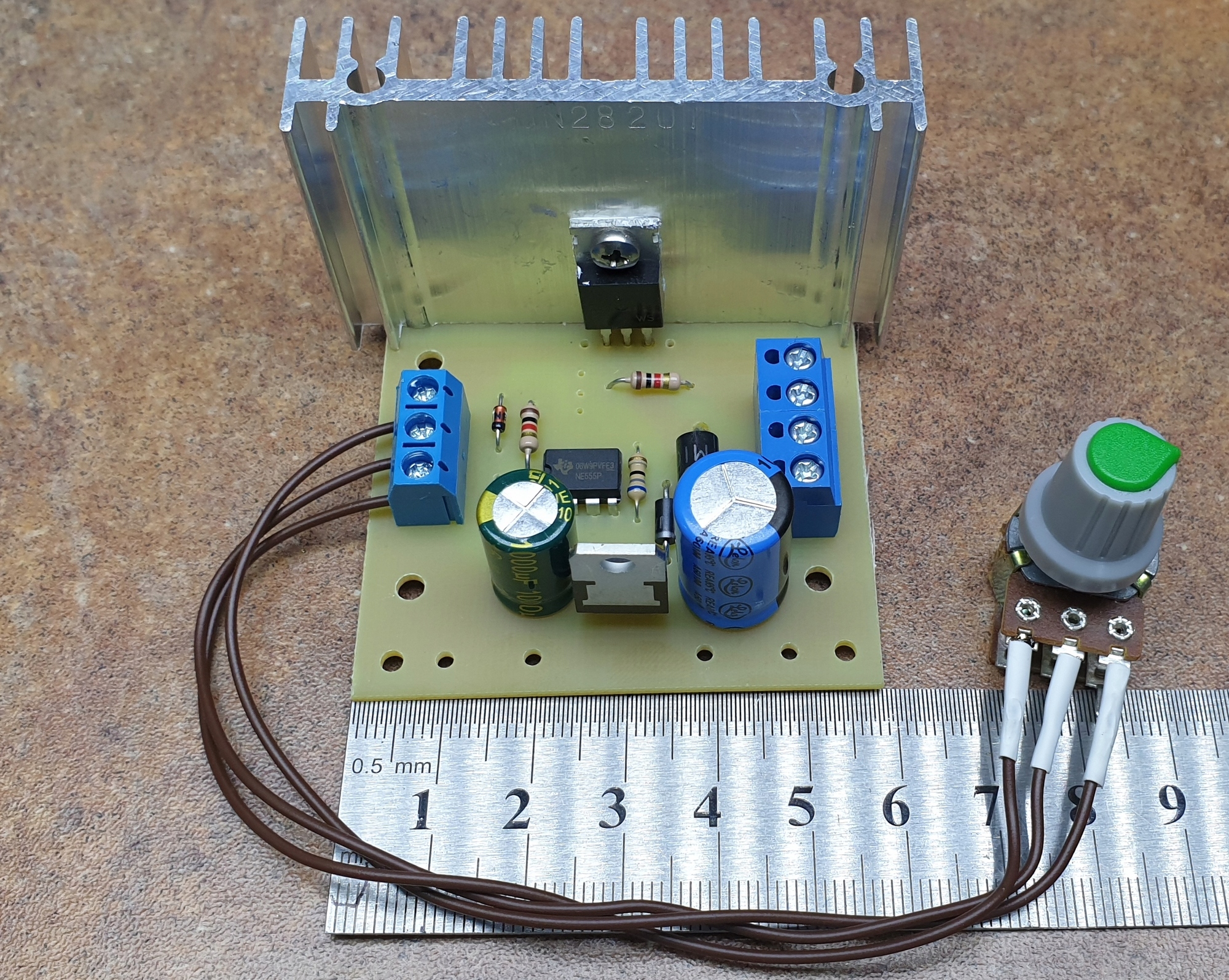 Regulátor - Ovládač motora 12-24V 120W PWM migomat RADIÁTOR