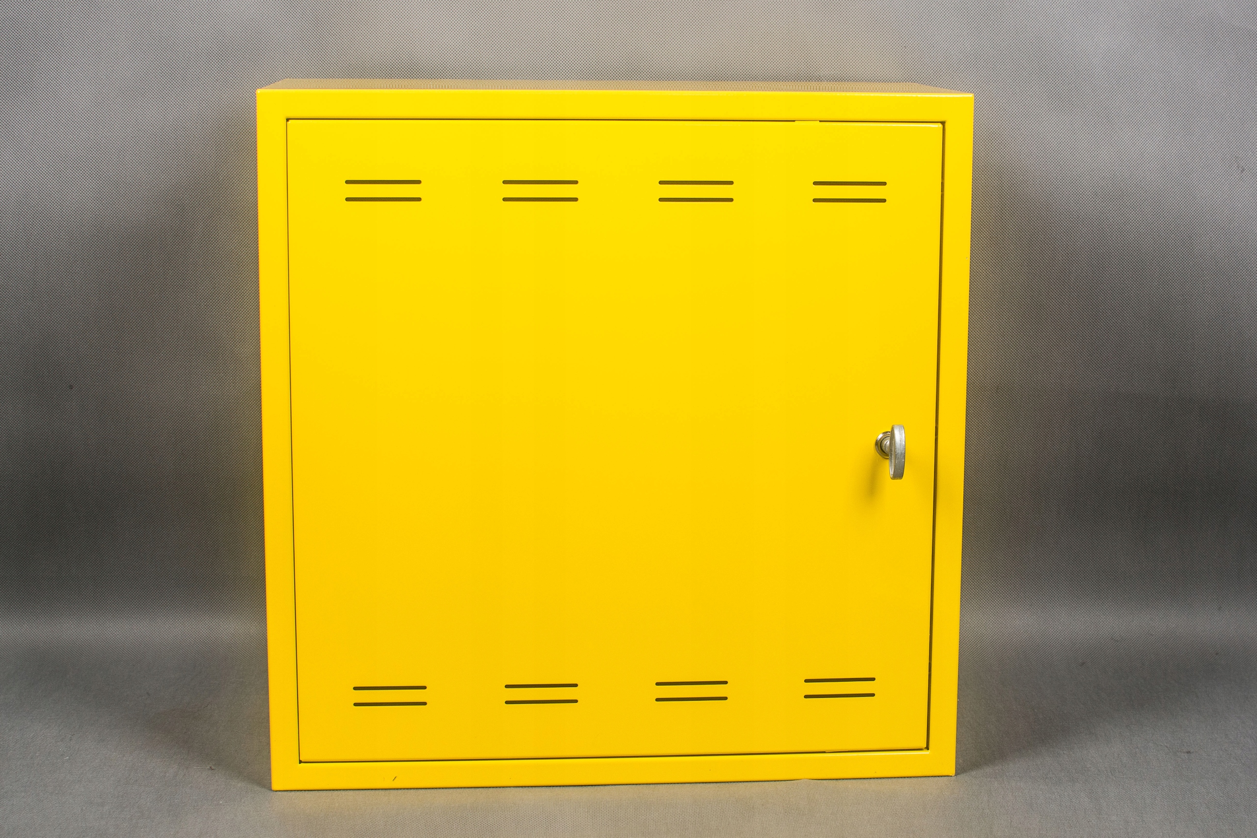 Revízne dvierka – KOVOVÁ PLYNOVÁ SKRINKA 550 × 550 × 250 mm