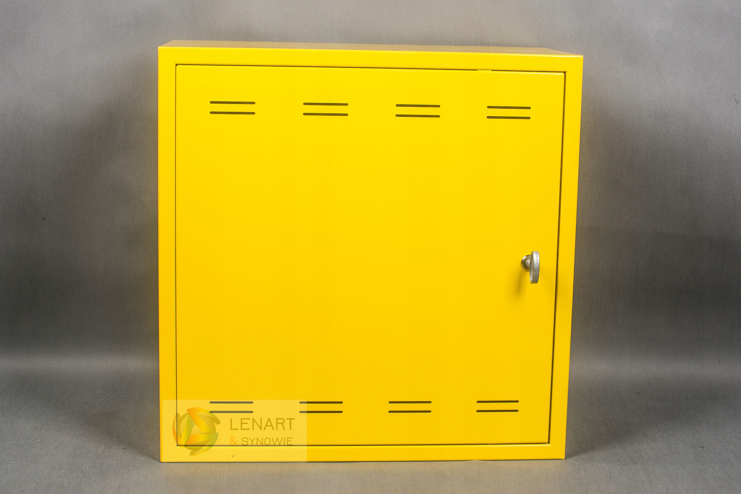 Revízne dvierka – KOVOVÁ PLYNOVÁ SKRINKA 600 × 600 × 250 mm