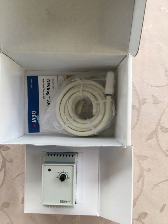 Elektronický termostat DEVIreg 330