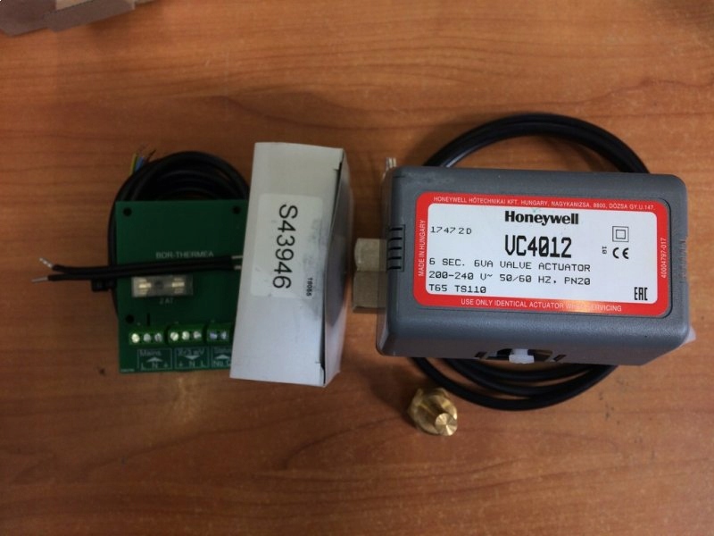Prepínací ventil CH / horúca voda pre MCR3 24S, 35S
